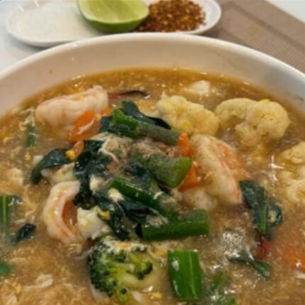 RAD NA GAI FLAT RICE NOODLE WITH CHICKEN IN GRAVY SAUCE