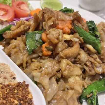PAD SIEW STIR FRIED RICE NOODLE WITH CHICKEN AND SOY SAUCE